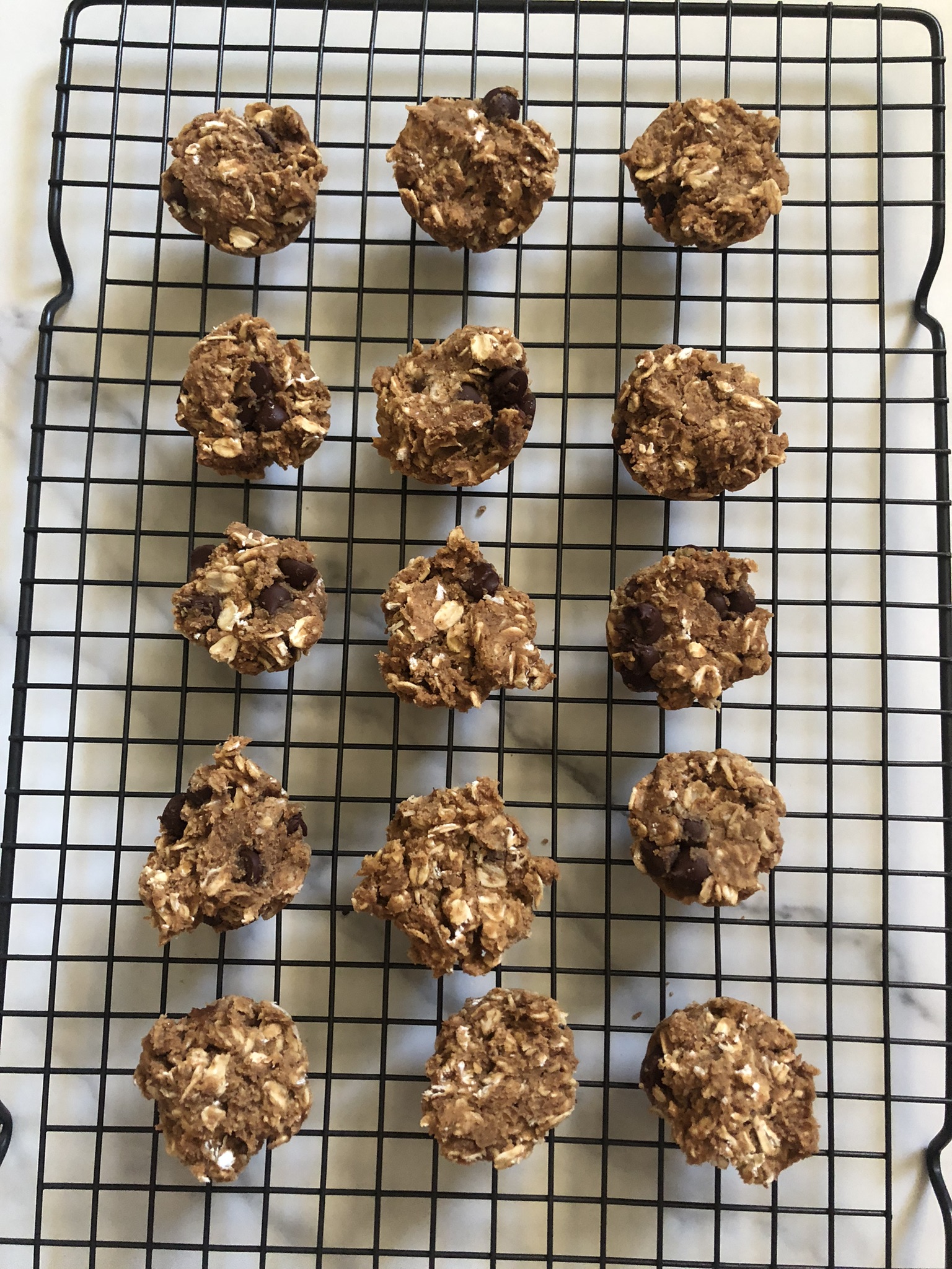 Low-Calorie, High-Protein Peanut Butter Chocolate Chip Oat Cups